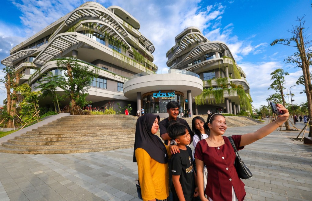 Visitors had not much to do at Nusantara other than snap photos for social media.