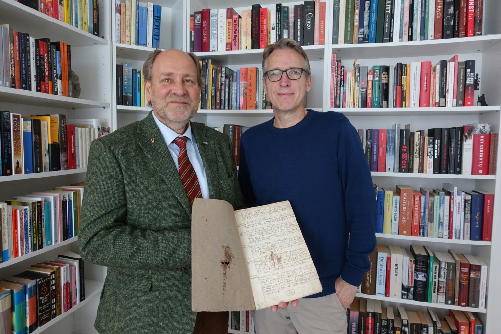 This handout photograph obtained on July 8, 2025, courtesy of Arthur Brand shows Dutch art detective Arthur Brand posing with stolen documents from the 15th to the 19th century, including several UNESCO-listed archives from the world's first multinational corporation Dutch East India Company (VOC), in Amsterdam on June 24, 2025. (AFP) This handout photograph obtained on July 8, 2025, courtesy of Arthur Brand shows Dutch art detective Arthur Brand posing with stolen documents from the 15th to the 19th century, including several UNESCO-listed archives from the world's first multinational corporation Dutch East India Company (VOC), in Amsterdam on June 24, 2025. (AFP)