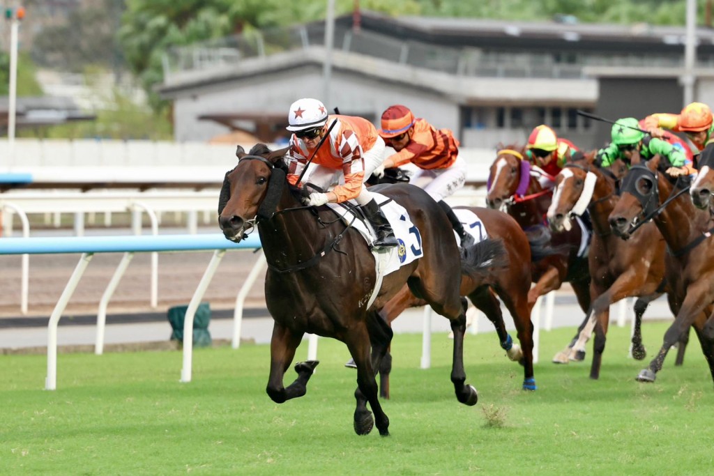 Bulb General flies home at the end of 1200 meters to win in Class 3. Bigger targets are looming for the four-year-old (SING TAO) 