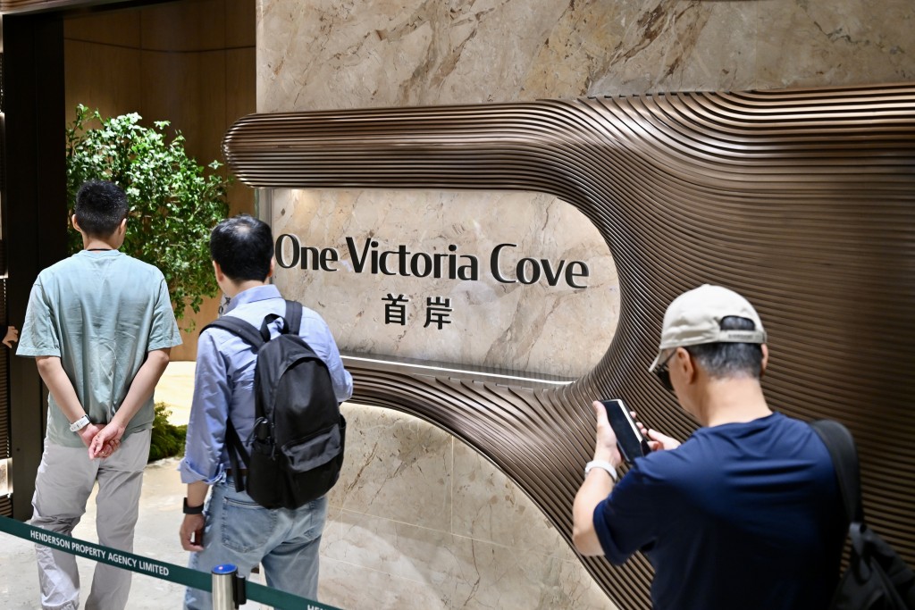 Visitors of the One Victoria Cove on Apr.19.
