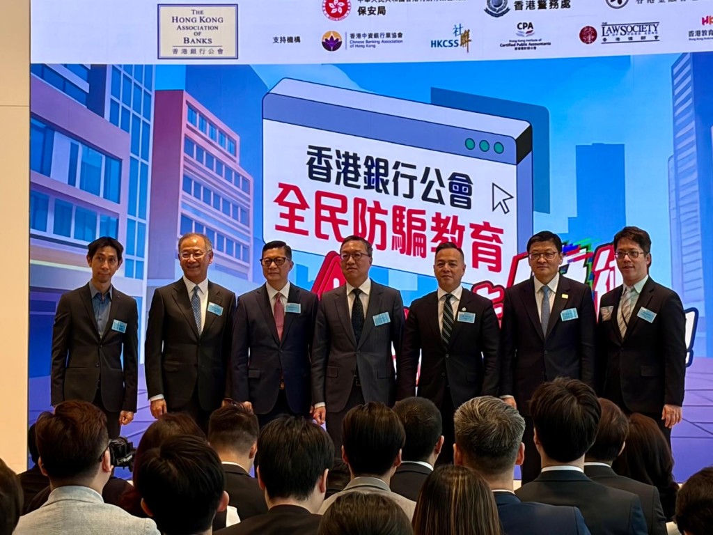 Eddie Yue (second from the left), Paul Lam (middle), Sun Yu (second from the right)