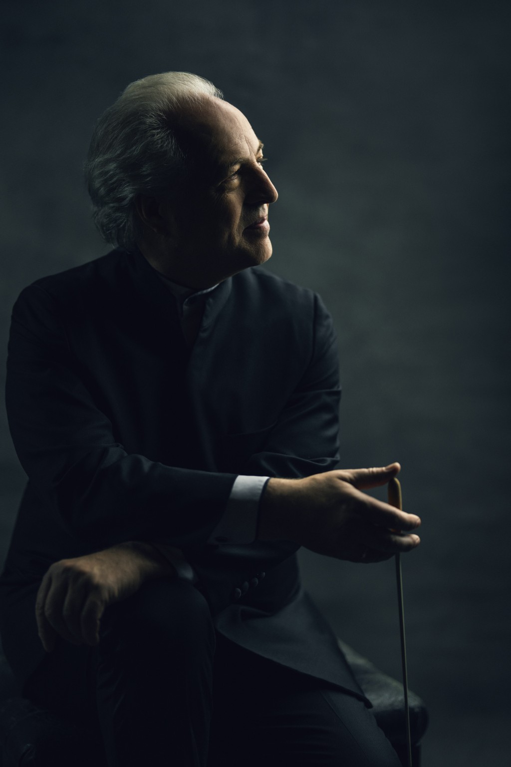 Manfred Honeck returns to open the new season with Beethoven’s Pastoral Symphony, paired with his own and Tomáš Ille’s arrangement of Strauss’s Elektra Suite (September 16 & 17, 2026).