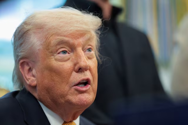 U.S. President Donald Trump holds an event with UFC fighters in the Oval Office at the White House in Washington, D.C., U.S., May 6, 2026. REUTERS/Kylie Cooper 