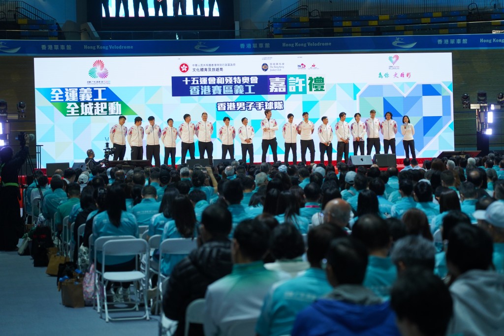 Representatives from the Hong Kong men's handball team, which reached the semi-finals of the 15th National Games, were present to interact with the audience.