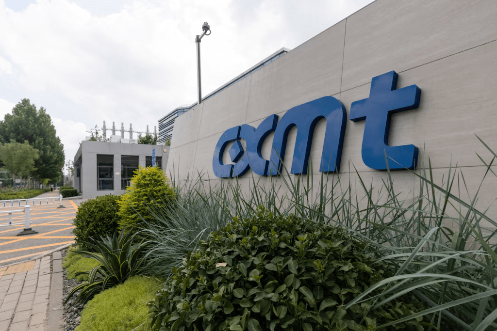 A logo of China's top memory chipmaker CXMT appears next to the gate of company’s production facility, in Beijing, China, July 29, 2026. REUTERS/Maxim Shemetov