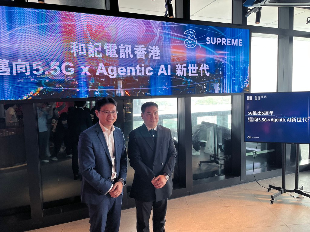 Kenny Koo, right, and chief technology officer Damien Leong. SING TAO