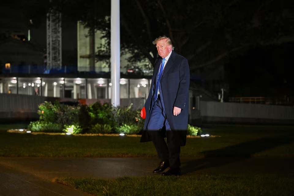 US President Donald Trump arrives at the White House on the South Lawn in Washington, D.C., US, September 27, 2026. REUTERS/Annabelle Gordon 