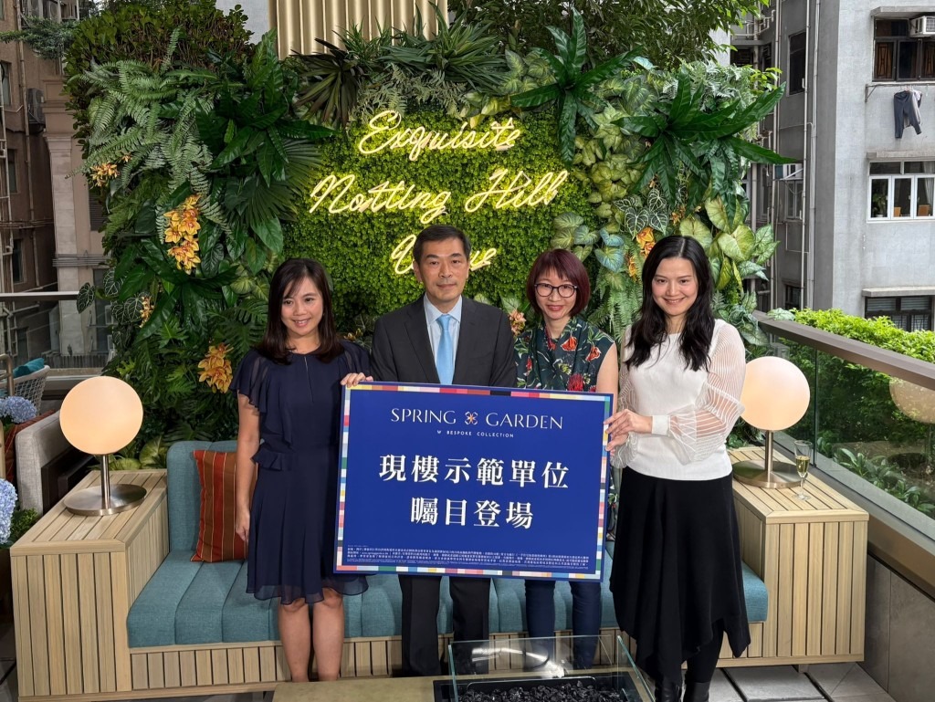 Ricky Wong is the second from the left. singtao