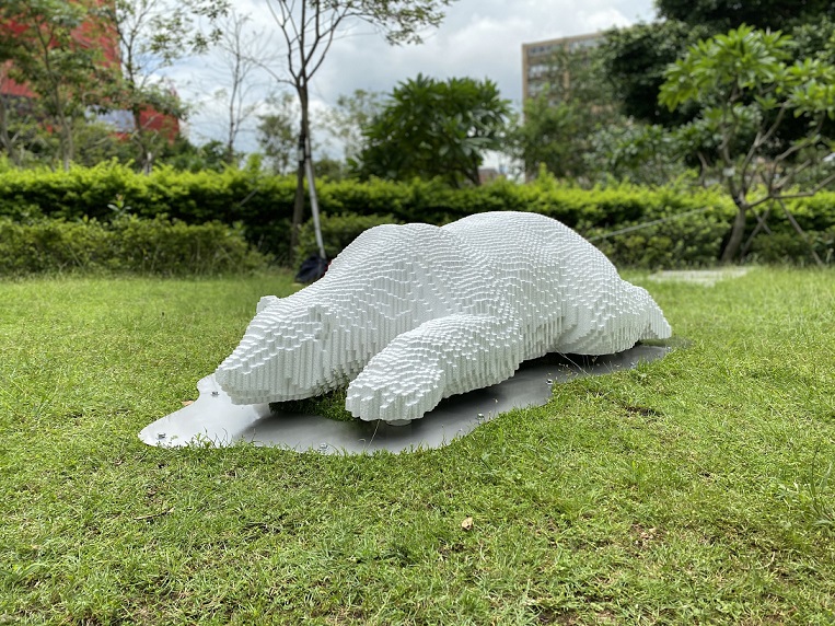 Be Aware of the P Bear, by Mok Yat-sun. Painted fiberglass.