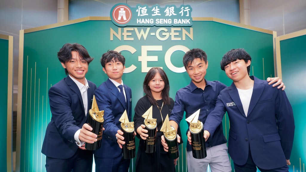 The five CEO Award winners of the Hang Seng New-Gen CEO Incubation Programme pose with their trophies. Their award-winning proposals span healthcare, digital wellbeing, food safety and environmental protection. The five CEO Award winners of the Hang Seng New-Gen CEO Incubation Programme pose with their trophies. Their award-winning proposals span healthcare, digital wellbeing, food safety and environmental protection.