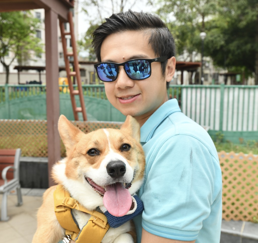 Pet owner Cheng and his corgi (Photo: Sing Tao) Pet owner Cheng and his corgi (Photo: Sing Tao)