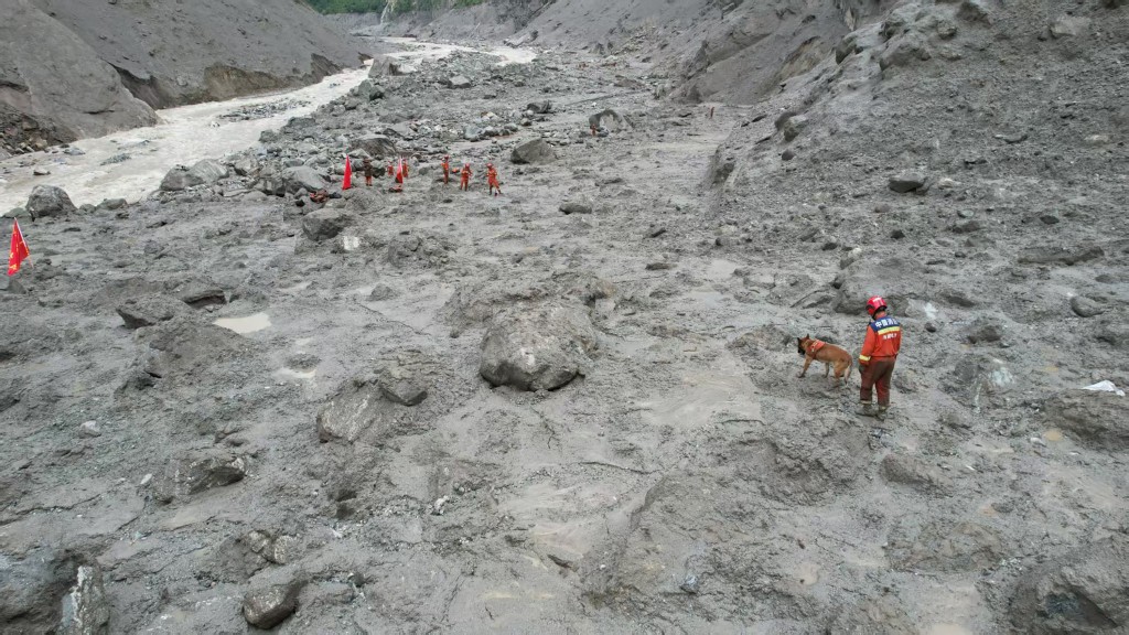 This aerial photo shows members of the Lhasa Fire and Rescue Mobile Detachment conducting search and rescue operations at Gyirong Port. (AFP)