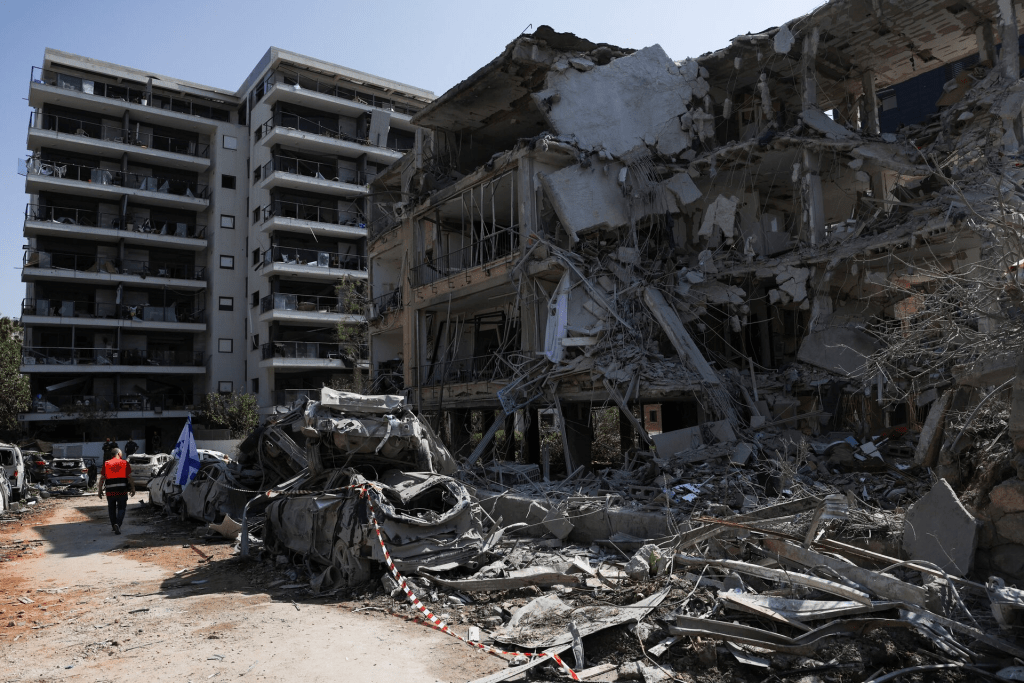 A view of damaged buildings at an impact site following missile attack from Iran on Israel, in Ramat Gan, Israel, June 14, 2025. REUTERS/Ronen Zvulun