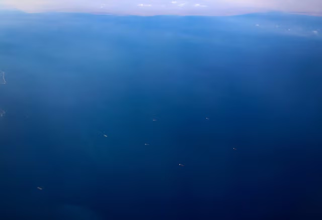 An aerial view shows ships on the Red Sea near the coast, as pictured through the window of a plane, February 6, 2025. REUTERS/Amr Abdallah Dalsh/File Photo