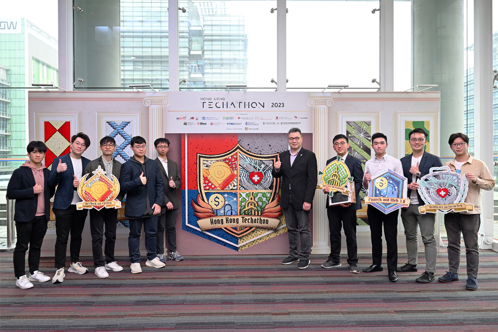 (From left to right) Team members of 417Tech; Raymond Chu; Kevin Yau Pang Yeung of BoostRider; Macor Law Kei Fung of RegEasy AI; team members of Fleming MedLab. (From left to right) Team members of 417Tech; Raymond Chu; Kevin Yau Pang Yeung of BoostRider; Macor Law Kei Fung of RegEasy AI; team members of Fleming MedLab.