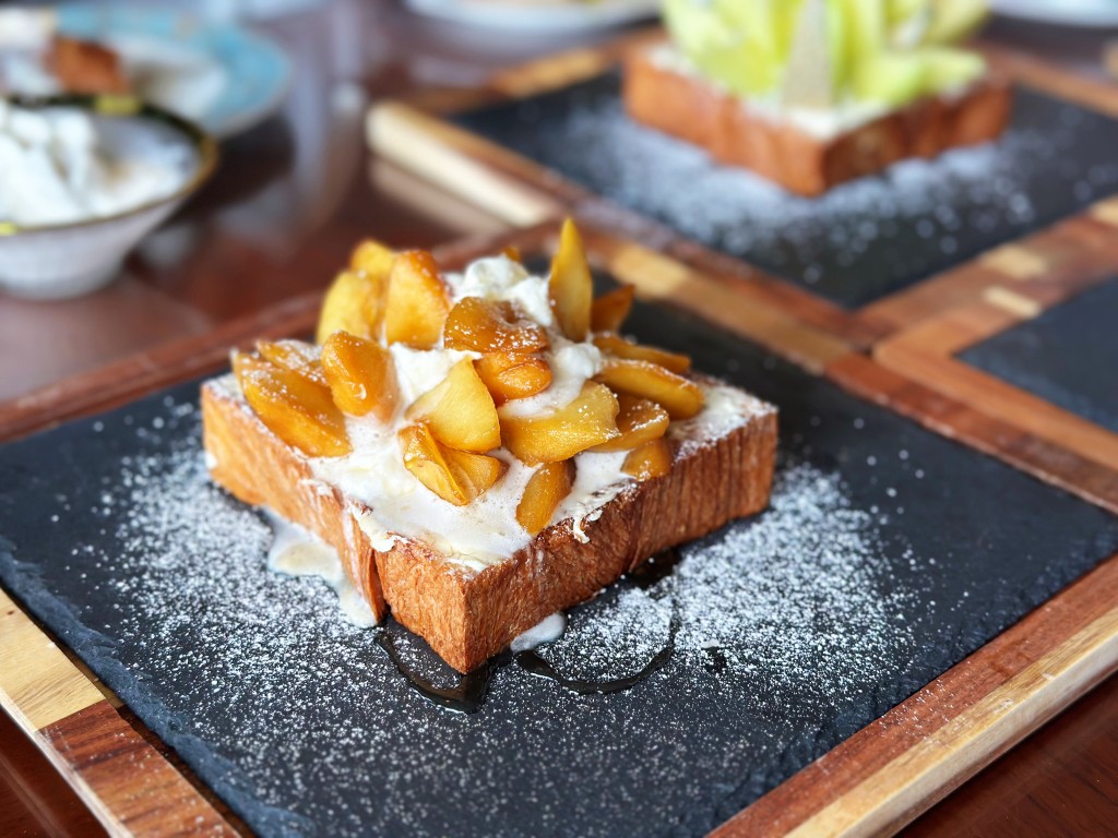 Caramel apple toast. (HK$168)