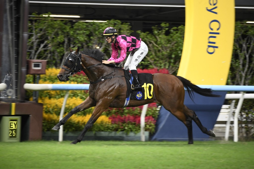 Apolar Fighter gives second season trainer David Eustace his first win of the 2025/26 season (Sing Tao)  