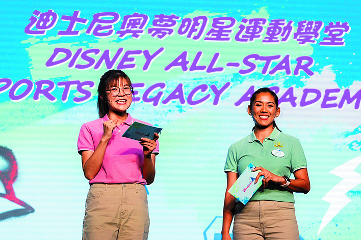 (From left) HKDL Ambassadors Beyan Tse and Gisele Abejero.