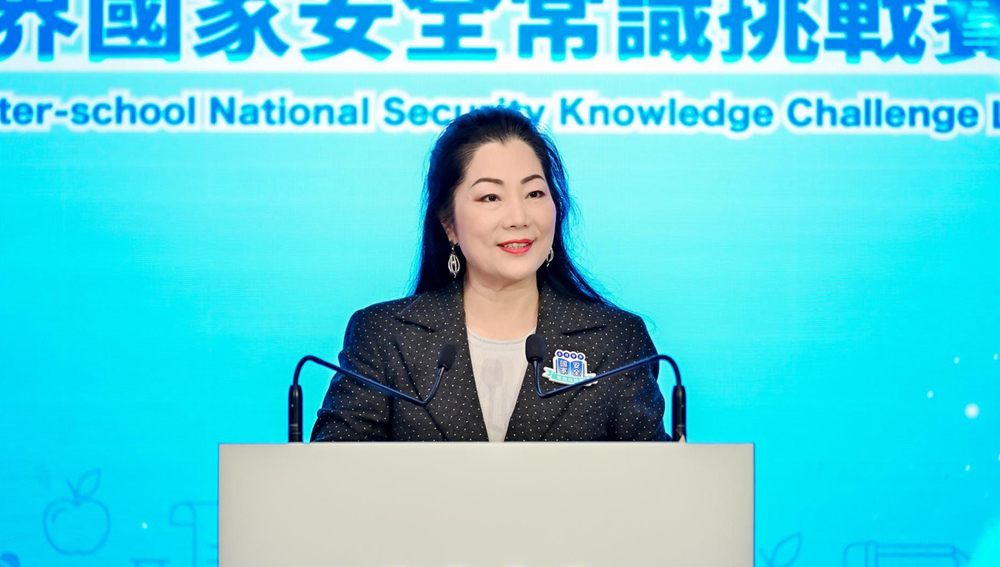 Officiating at the ceremony, the Hong Kong Shine Tak Foundation, Mrs Tung Ng Ling-ling.