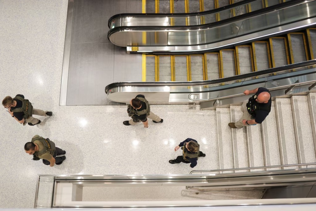  Immigration and Customs Enforcement agents walk at Newark Liberty International Airport, as hundreds of them were ordered to deploy to airports to help fill TSA staffing gaps, in Newark, New Jersey, U.S., March 23, 2026. REUTERS/Jeenah Moon