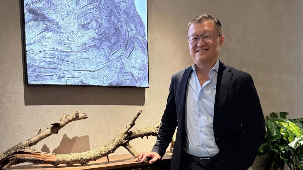  Martin Lee, Chief Operating Officer (Chinese & Western Restaurants) of Maxim's Group