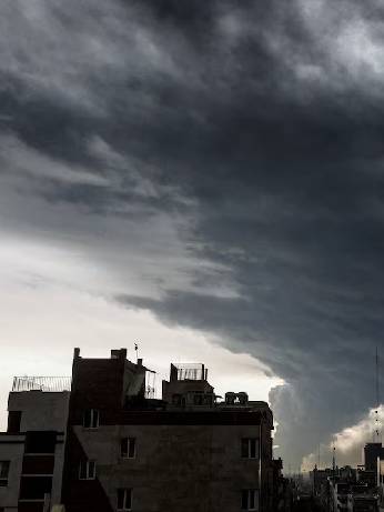  Smoke continues to rise after a reported strike on fuel tanks in an oil refinery, amid the U.S.-Israeli conflict with Iran, in Tehran, Iran, March 8, 2026. Majid Asgaripour/WANA (West Asia News Agency) via REUTERS