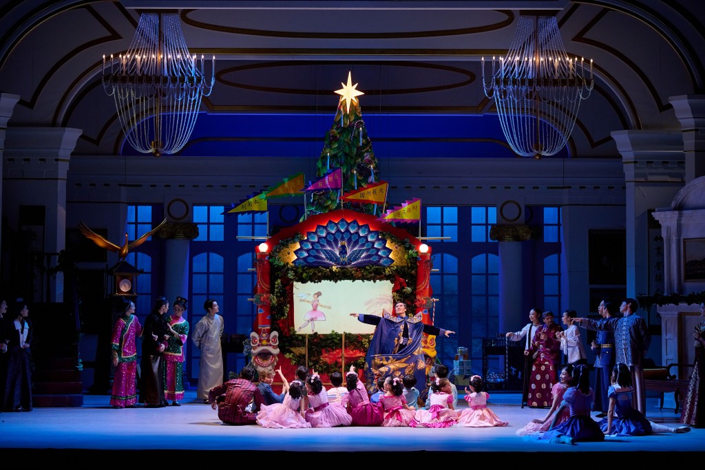 The Nutcracker incorporates Hong Kong history and customs and pays tribute to local culture such as shadow puppetry.