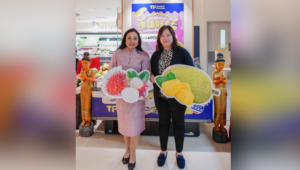 (From left) Mrs. Chanunpat Pisanapipong (Thai Trade Commissioner & Consul; Executive Director of DITP HK), Ms. Joanne Chen  (CEO of Unicorn Stores (HK) Ltd.)