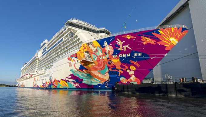 World Dream is a Genting Cruise Lines cruise ship. World Dream is a Genting Cruise Lines cruise ship.