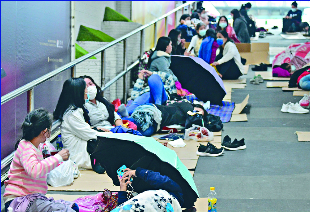 Helpers enjoy their day off. Eight maids linked to a boarding home at Fung Nin Building in Tai Po were found to be infected. SING TAO Helpers enjoy their day off. Eight maids linked to a boarding home at Fung Nin Building in Tai Po were found to be infected. SING TAO