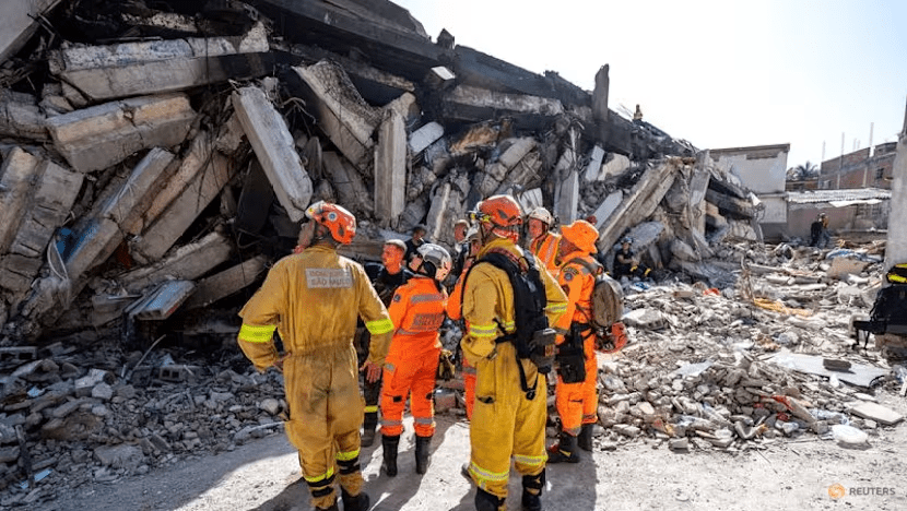 Members of the 7th Civil Security Training and Intervention Regiment exchange information with Brazilian rescue workers next to a damaged building in Catia La Mar, La Guaira state, Venezuela, on Jun 29, 2026. (Photo: REUTERS/Miguel Medina)