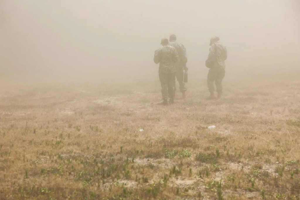 US military officials are enveloped in a dust cloud created by the rotor wash of a landing MV-22 Osprey aircraft during the Rim of the Pacific (RIMPAC) military exercises at Marine Corps Training Area Bellows (MCTAB) in Waimanalo, Hawaii, US, July 9, 2026. REUTERS/Marco Garcia