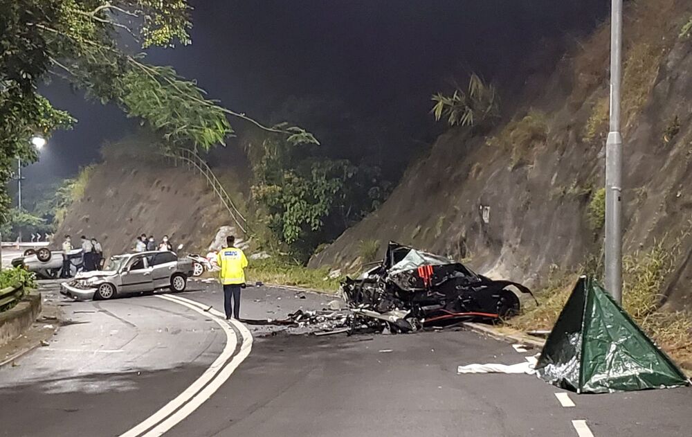 The drivers of the Corolla that overturned and the Lamborghini, right, died after sustaining massive injuries. Inset: a Lamborghini Huracan Performante in a showroom. SING TAO The drivers of the Corolla that overturned and the Lamborghini, right, died after sustaining massive injuries. Inset: a Lamborghini Huracan Performante in a showroom. SING TAO