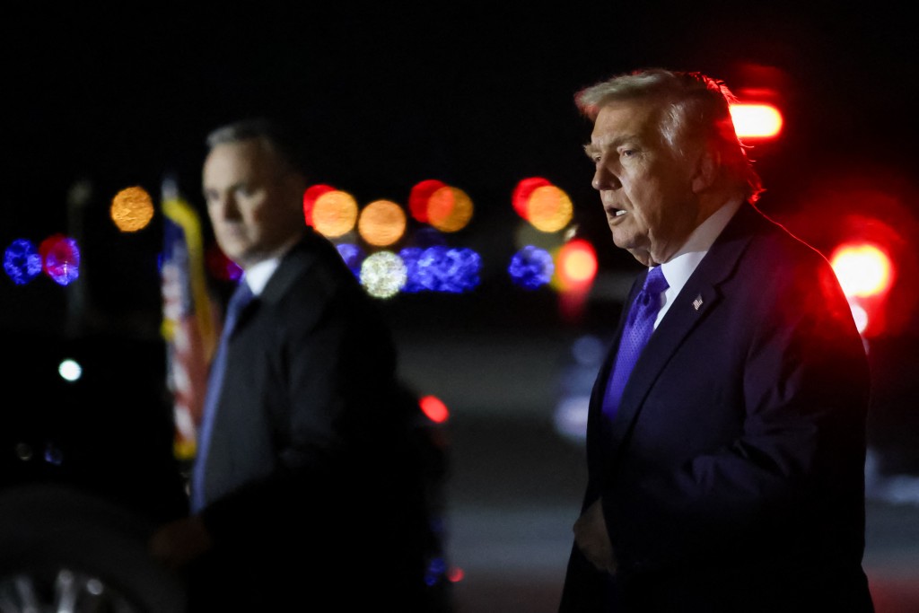  U.S. President Donald Trump walks towards the Presidential Limousine from Air Force One after landing at Palm Beach International Airport on February 6, 2026 in Palm Beach, Florida. (AFP)