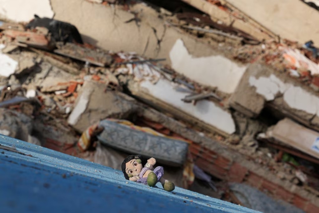 A child's toy and debris in the aftermath of earthquakes, in La Guaira, Venezuela, July 1, 2026. REUTERS/Ricardo Arduengo