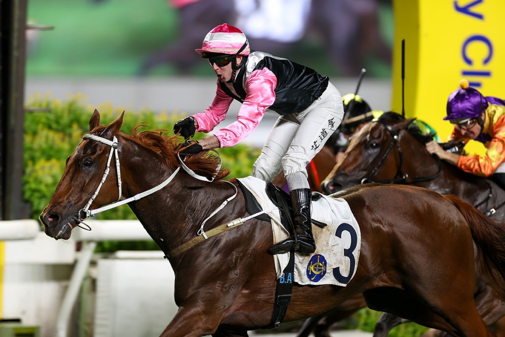 Beauty Joy storms home under Brenton Avdulla to win the G3 Premier Plate (HKJC)