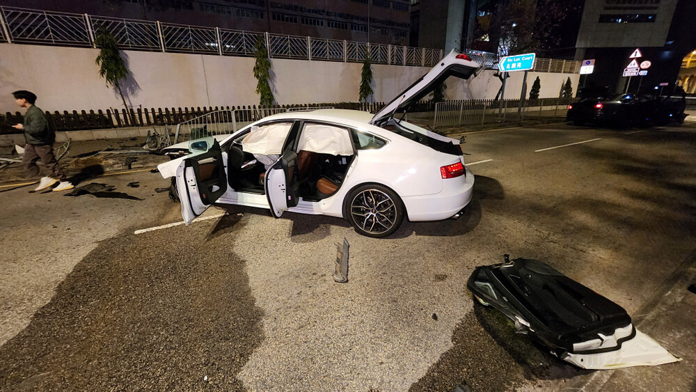 The knife attack in Tuen Mun involving a Benz sedan.