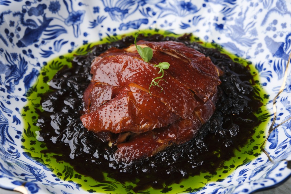 Crispy chicken with spring onion oil.