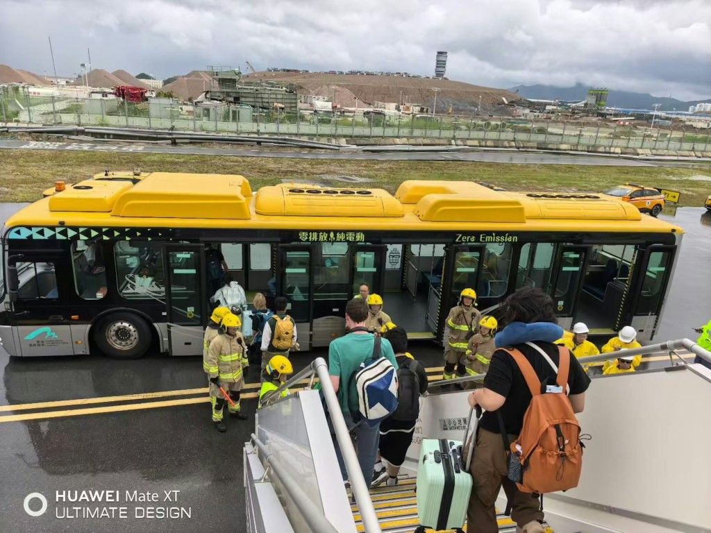 Passengers disembark the plane following the incident. (Lee K Ho/Facebook)