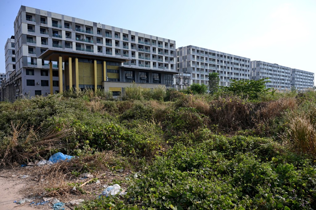 Photo by TANG CHHIN SOTHY / AFP  A general view shows buildings in a suspected scam centre compound in Sihanoukville on January 14, 2026.