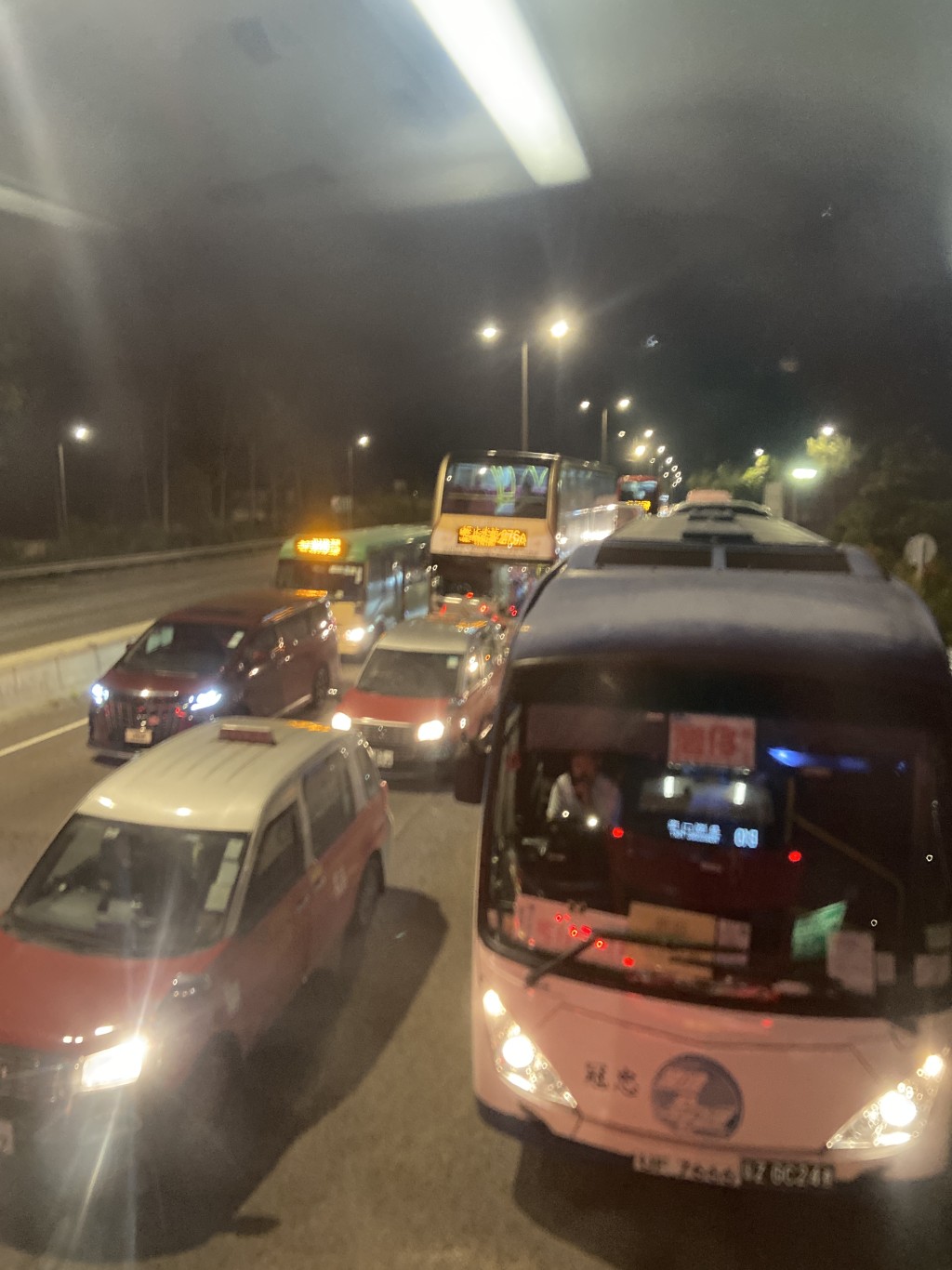 Traffic was severely congested on the San Tin Highway and lanes leading to the New Huanggang Port for the past two nights. Traffic was severely congested on the San Tin Highway and lanes leading to the New Huanggang Port for the past two nights.