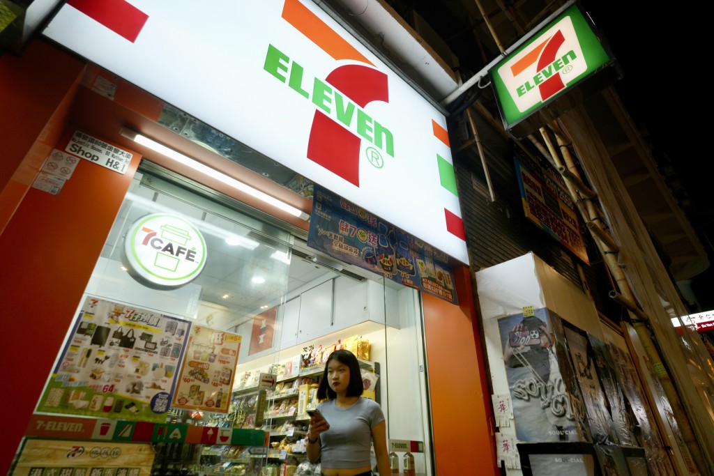 7-Eleven. Sing Tao