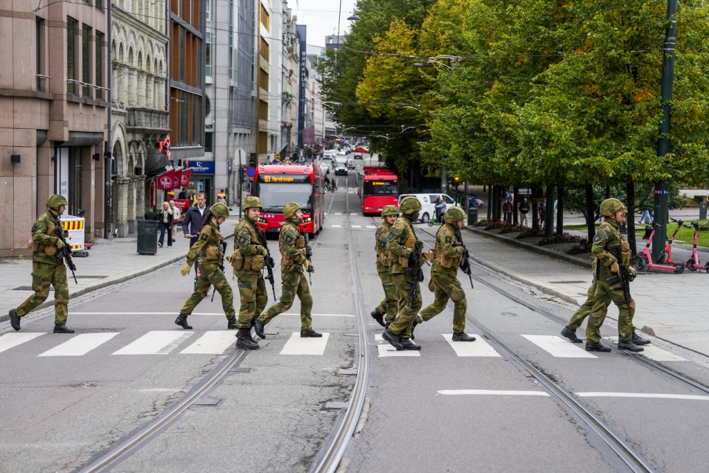 Photo by CORNELIUS POPPE / NTB / AFP. This photo taken on September 14, 2026 in Oslo shows soldiers from the Oslo and Akershus Home Guard District (HV-02) taking part in an exercise in and around the Norwegian capital aimed at training the armed forces' ability to protect authorities, critical infrastructure and allied reception facilities in a crisis situation.