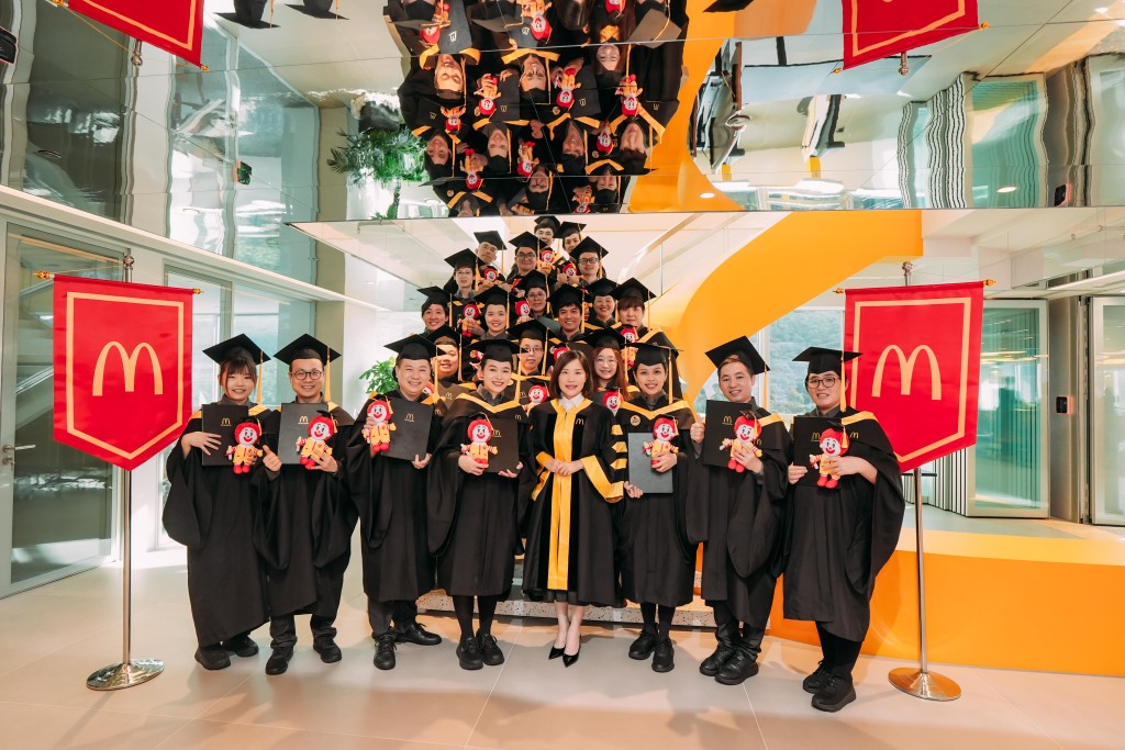 Since 2023, McDonald's Hong Kong has pioneered the food and beverage industry by launching its "Professional Diploma in Management Development (Qualification Framework Level 5)" program, fully sponsoring all Restaurant General Managers to pursue advanced studies during work hours. To date, a remarkable 270 Restaurant General Managers have proudly graduated, donning their academic caps and successfully realizing their aspirations.