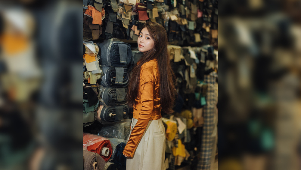Frances Minji explores a fabric stall at the market.