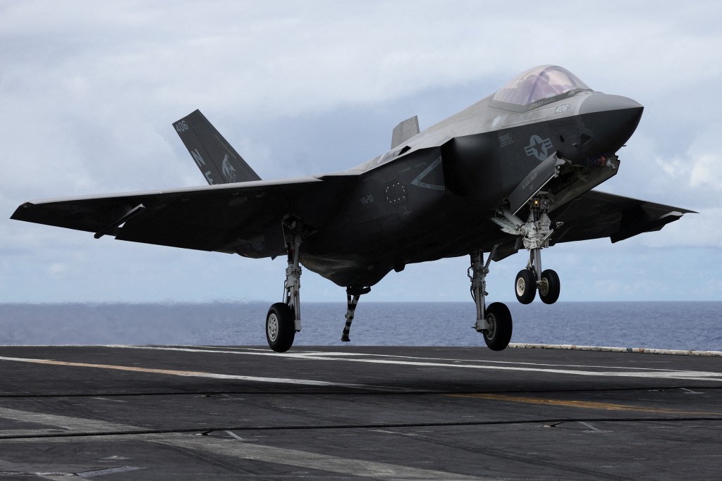 An F-35 jet lands on the USS Carl Vinson aircraft carrier during the Rim of the Pacific (RIMPAC) military exercises about 100 miles south of Oahu, Hawaii, U.S. July 19, 2024. (Reuters)