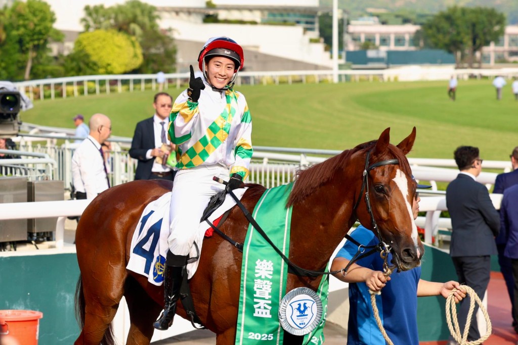 Britney Wong celebrates the biggest win of her short career (Sing Tao) 