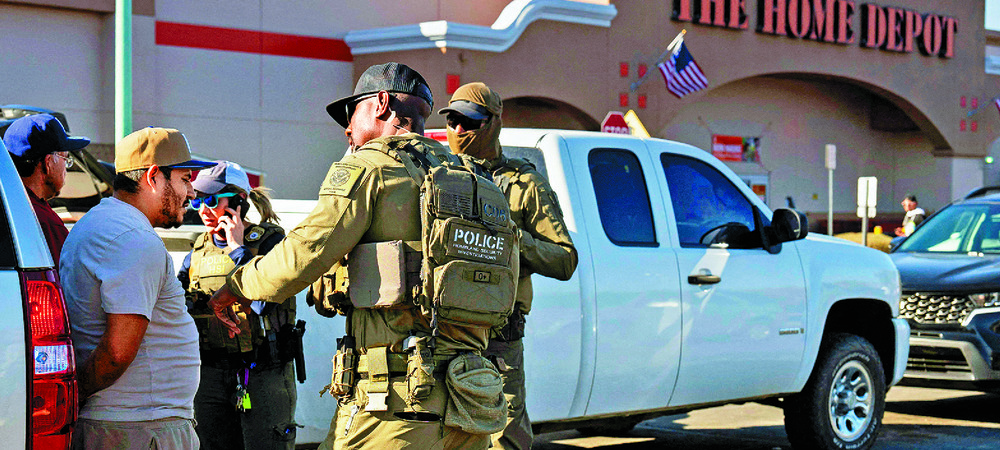 US Immigrations and Customs and Homeland Security Investigations agents detain documented immigrants with prior convictions at a Home Depot parking lot in Tucson, Arizona. Reuters US Immigrations and Customs and Homeland Security Investigations agents detain documented immigrants with prior convictions at a Home Depot parking lot in Tucson, Arizona. Reuters