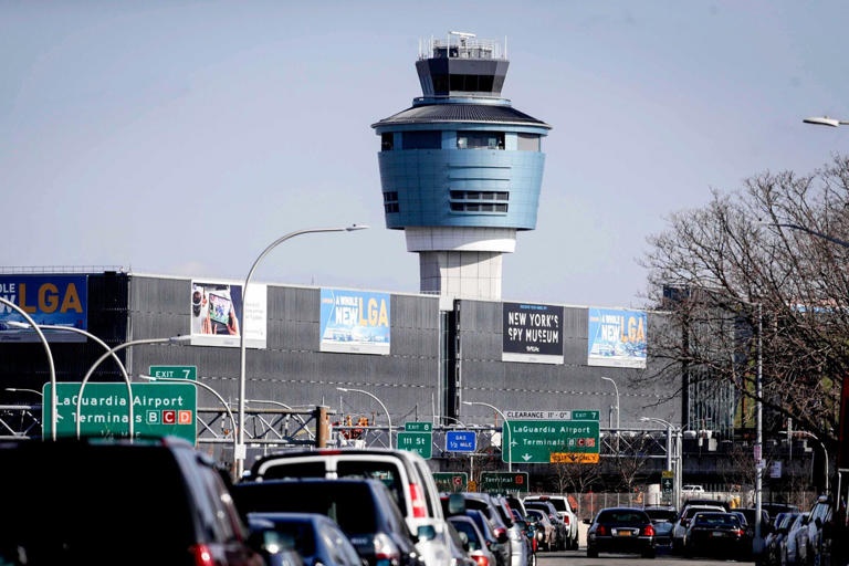LaGuardia Airport Close Call © Copyright 2019 The Associated Press. All rights reserved.