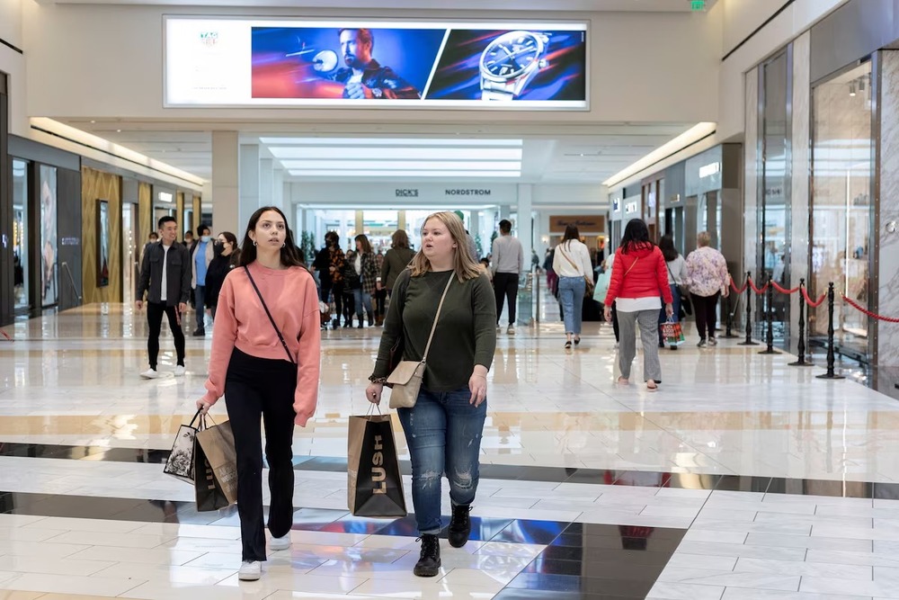 People carrying shopping bags walk inside the King of Prussia shopping mall in King of Prussia, Pennsylvania, U.S. November 26, 2021. REUTERS People carrying shopping bags walk inside the King of Prussia shopping mall in King of Prussia, Pennsylvania, U.S. November 26, 2021. REUTERS